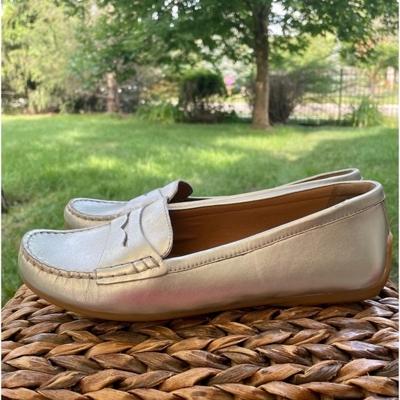 NEW Clarks Doraville Silver Leather Slip on Penny Loafer Driving Moccasin Shoes - Picture 6 of 10